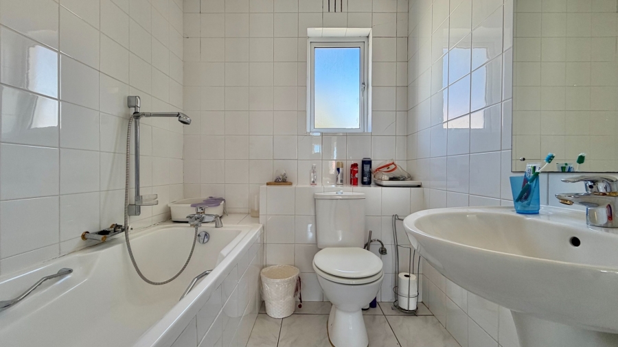 3 Bedroom Property for Sale in Harbour Island Western Cape